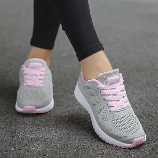 Women's breathable outdoor tennis sneakers with shallow mouth and cross straps.